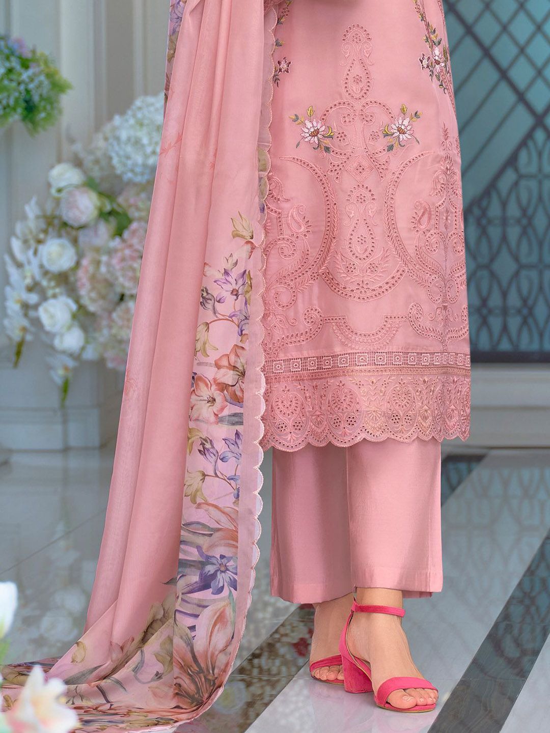 Women Floral Embroidered Thread Work Kurta with Trousers & Dupatta Kurta Sets