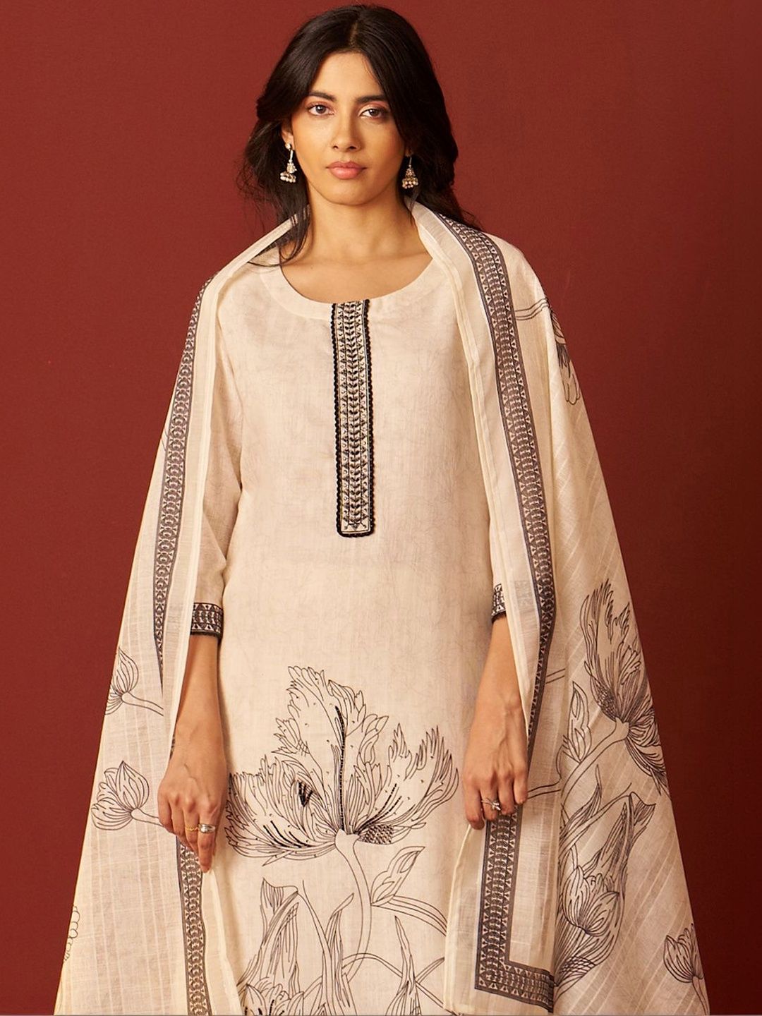 Women Floral Printed Regular Thread Work Linen Kurta with Trousers & With Dupatta
