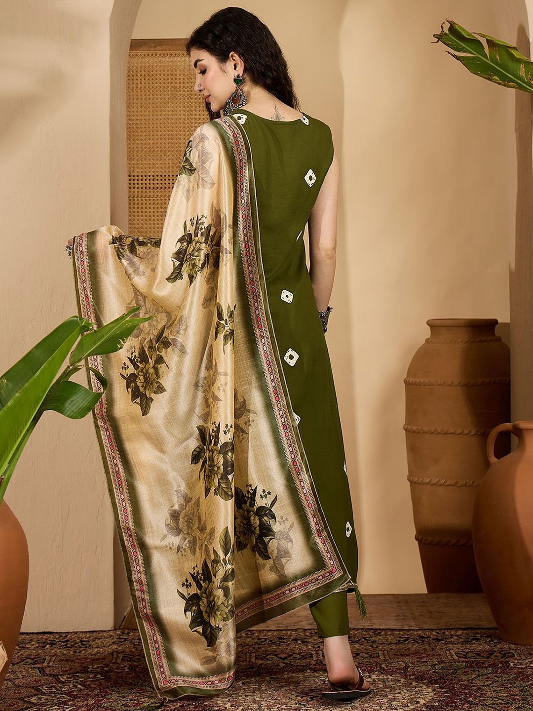Dhiyona SN Women's Bandhani Printed Sleeveless Thread Work A-Line Kurta & Trousers With Dupatta