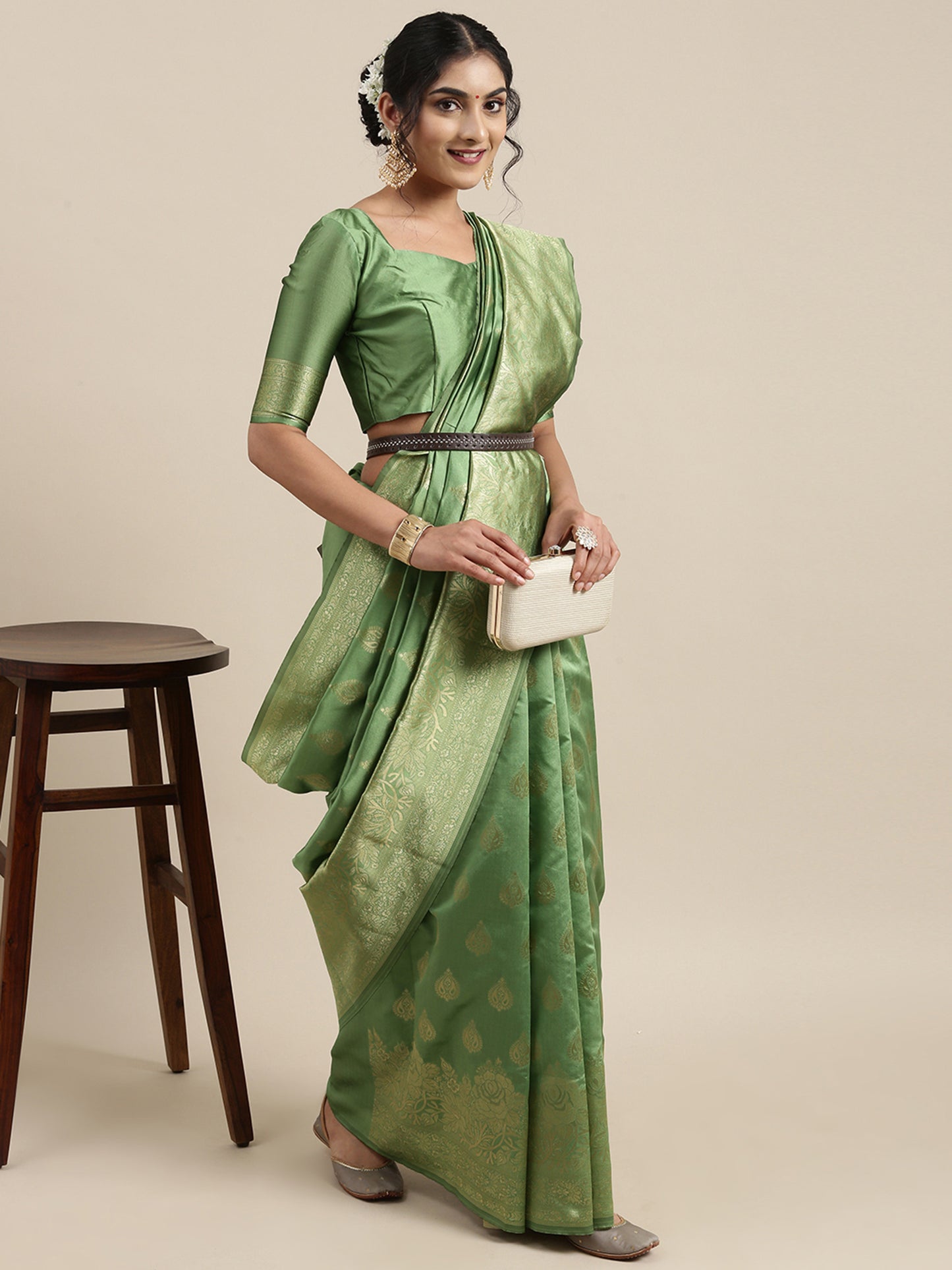Women's Silk Blend Green Woven Design Woven saree With Blouse Piece