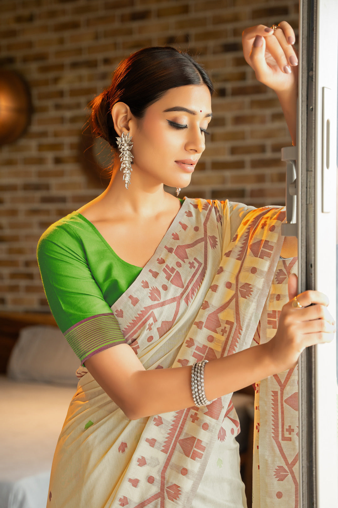 Dhiyona GR Women's Pankti Spring Green Cotton Jamdani Saree