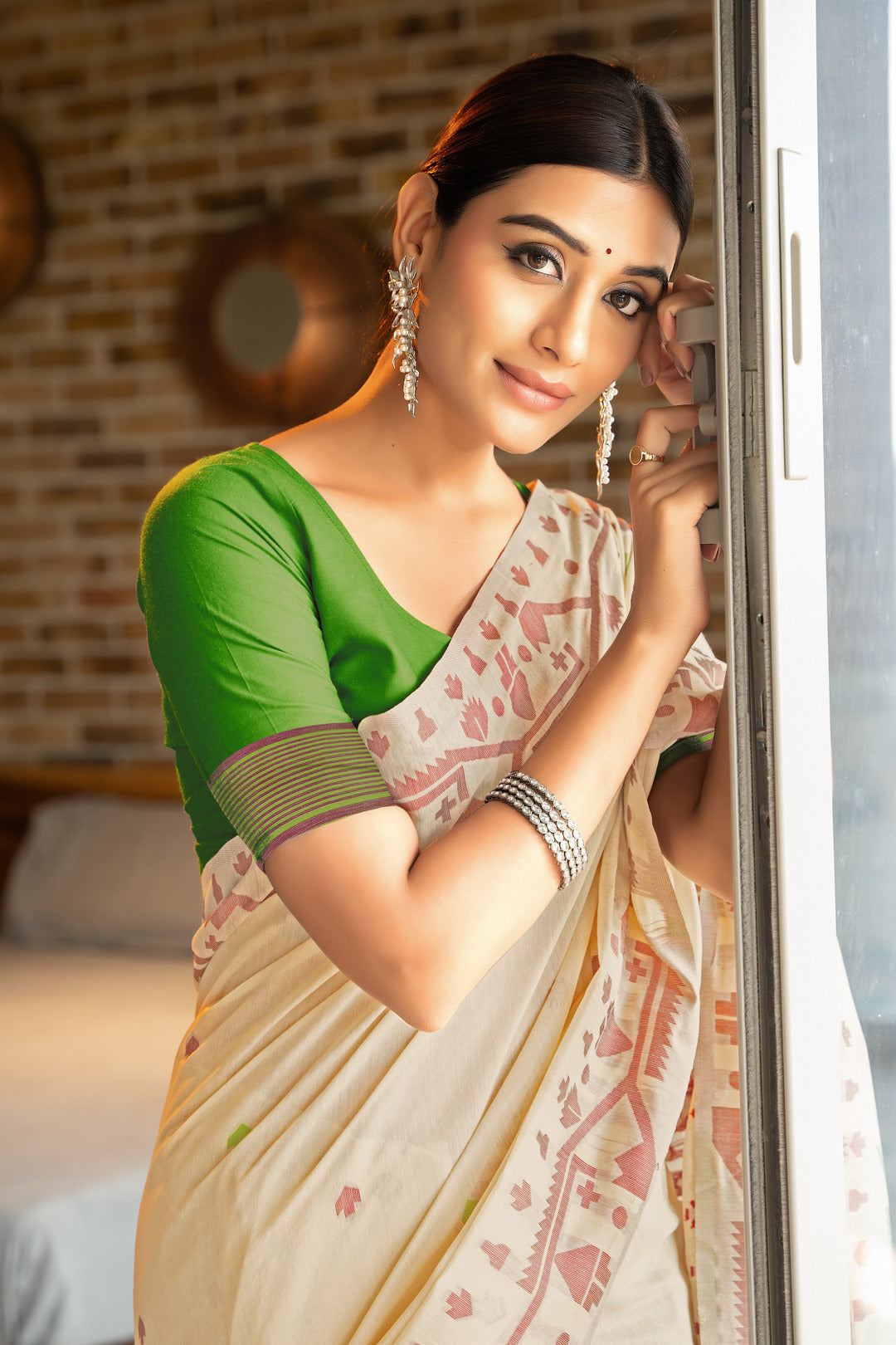 Dhiyona GR Women's Pankti Spring Green Cotton Jamdani Saree