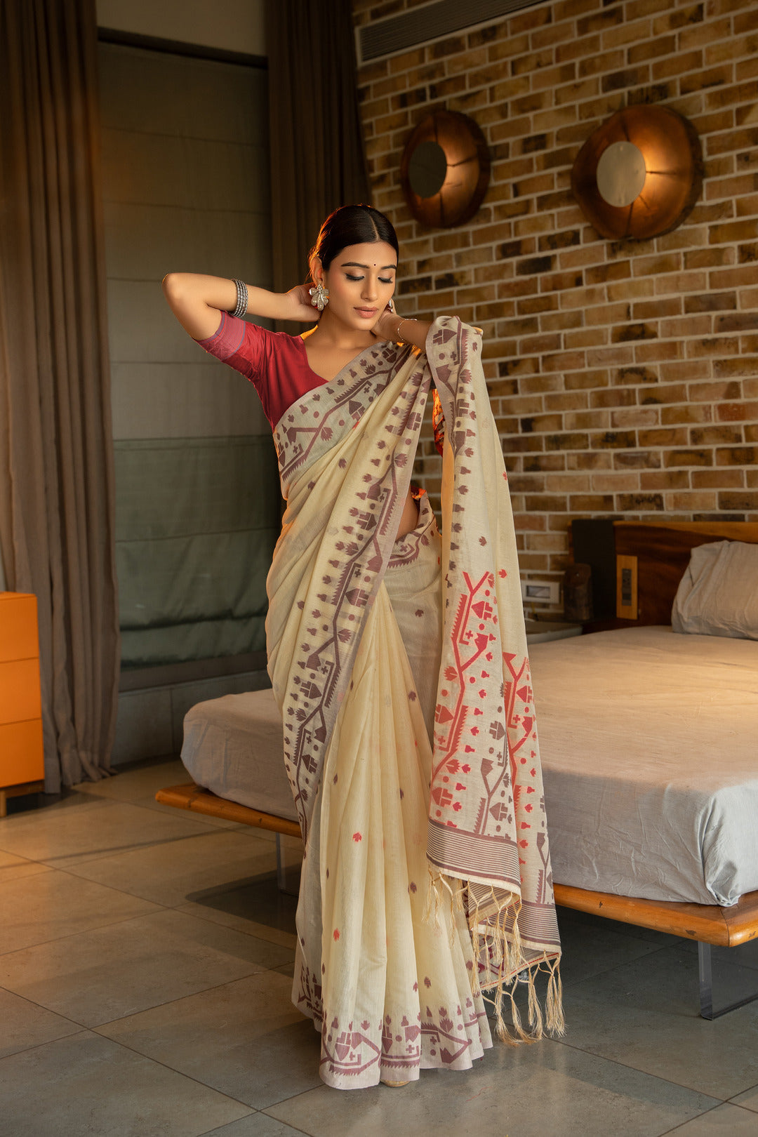 Dhiyona GR Women's Pankti Imperial Red Cotton Jamdani Saree