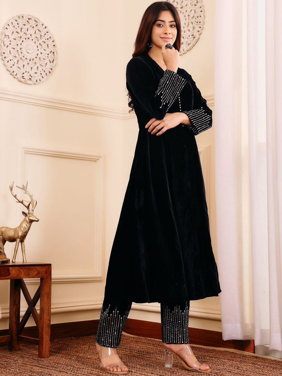 Dhiyona VA Women'sThread Embroidered Panelled Winter Kurta with Trouser