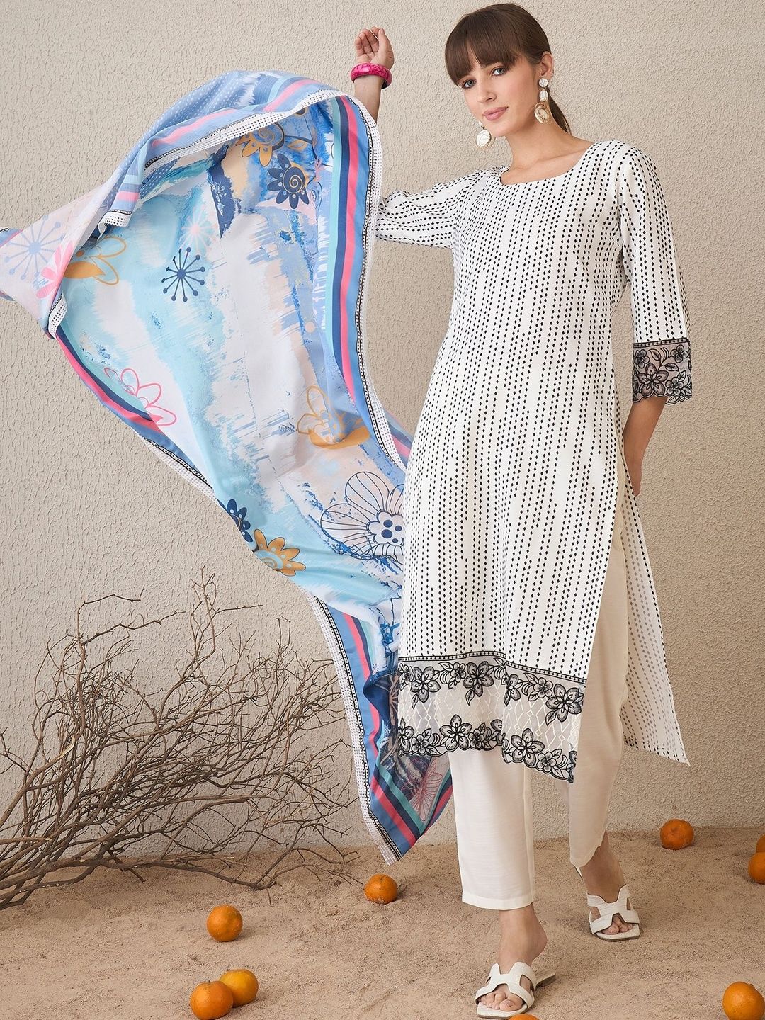 Women Geometric Printed Kurta with Trousers & Dupatta