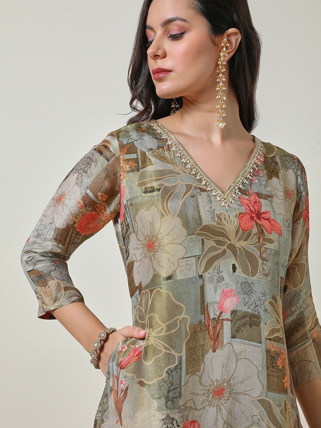 Dhiyona SO Women's Floral Printed V-Neck Three-Quarter Sleeves Regular Straight Kurta With Trouser