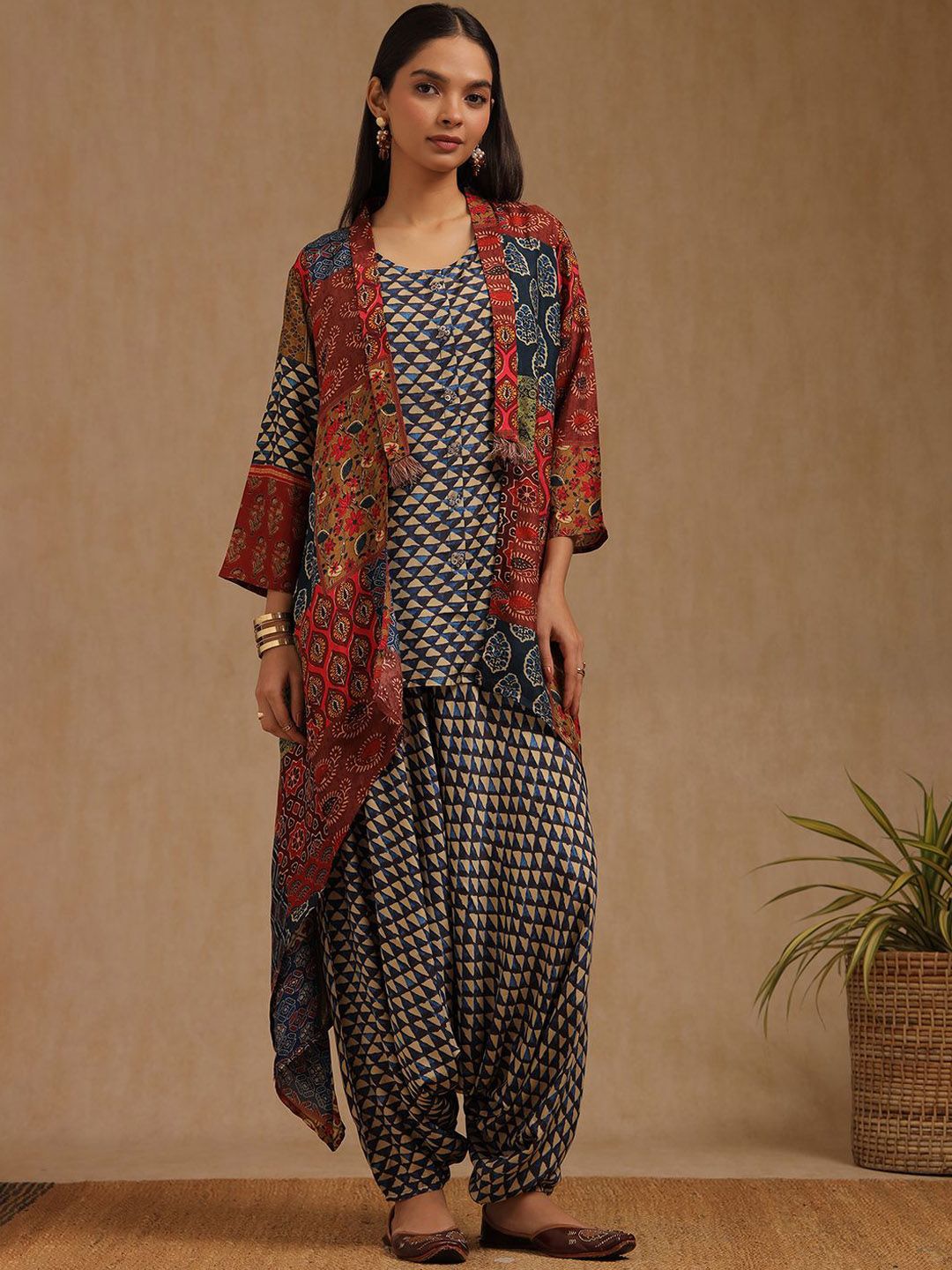 Dhiyona SO Women's Women Geometric Printed Kurt with Patiala & Jacket