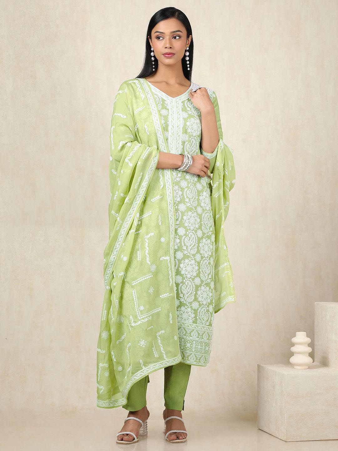 Dhiyona SO Women's Floral Embroidered V-Neck Thread Work Organza Straight Kurta With Trousers & Dupatta