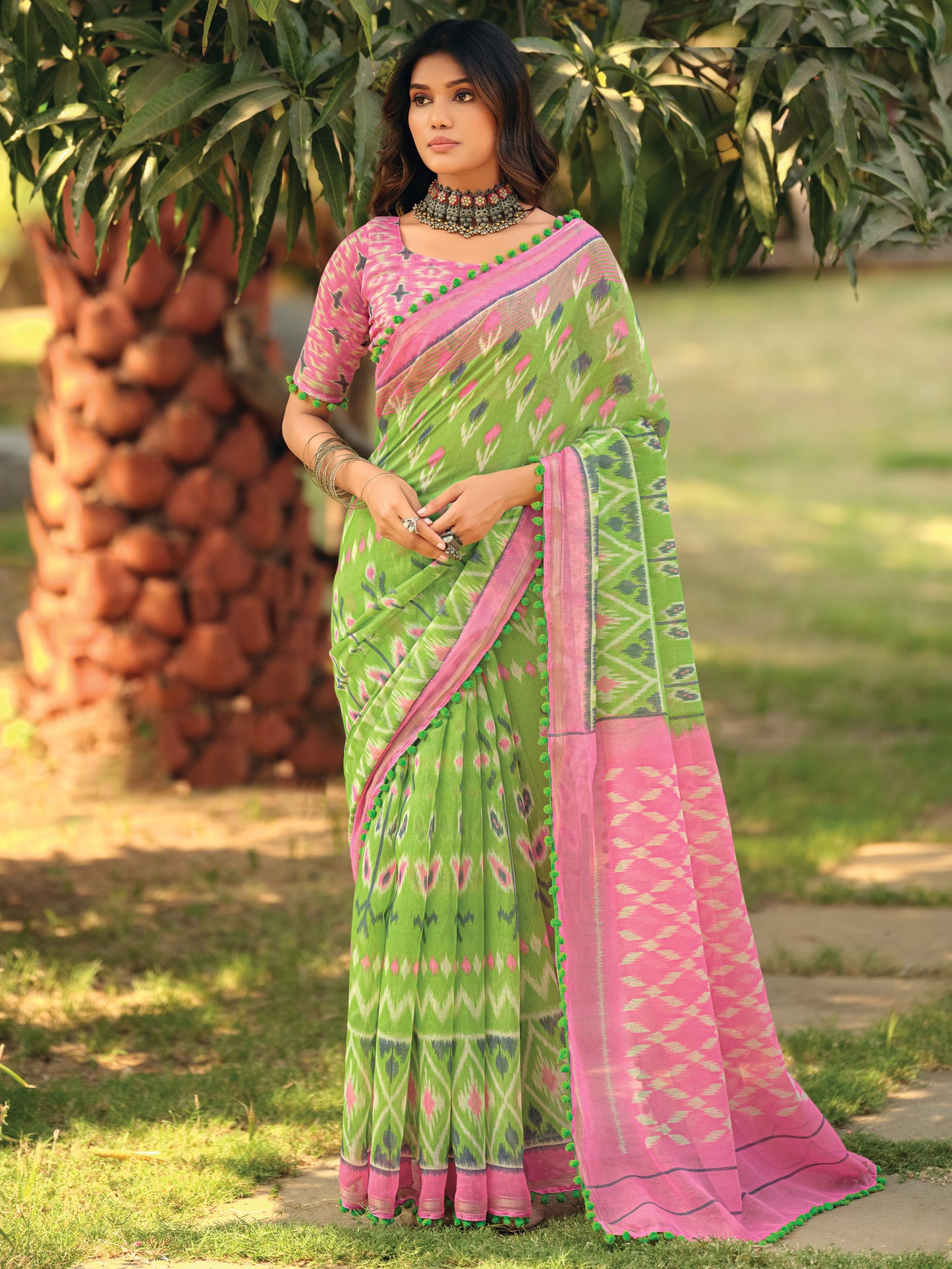 Women's Cotton Blend Light Green Printed Designer Saree With Blouse Piece