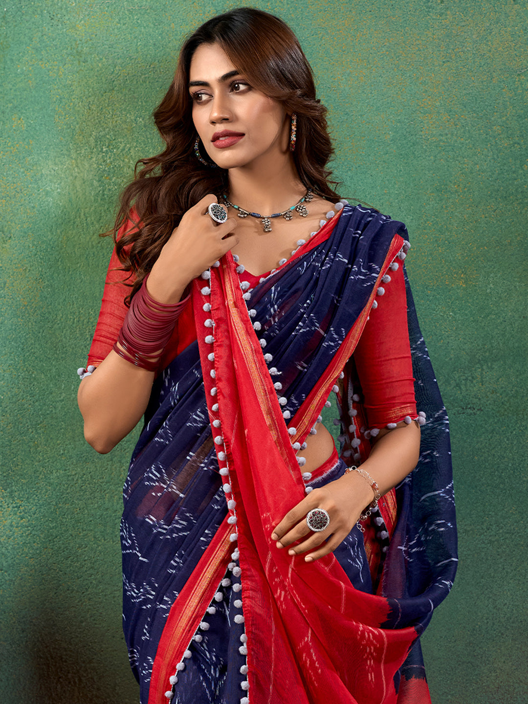 Women's cotton Red Embellished Designer Saree With Blouse Piece