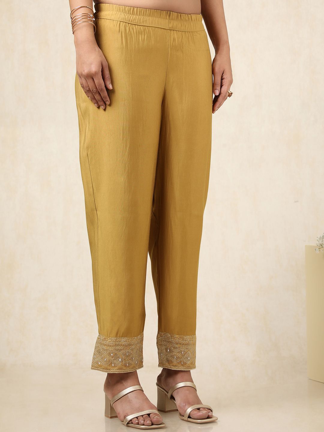 Dhiyona SO Women's Floral Printed Beads And Stones Chanderi Silk Straight Kurta With Trousers