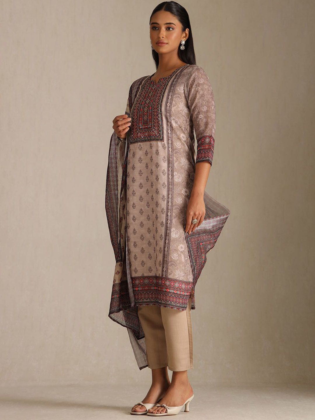 Dhiyona SO Women's Floral Printed Notch Neck Beads and Stones Linen Kurta With Trousers & Dupatta