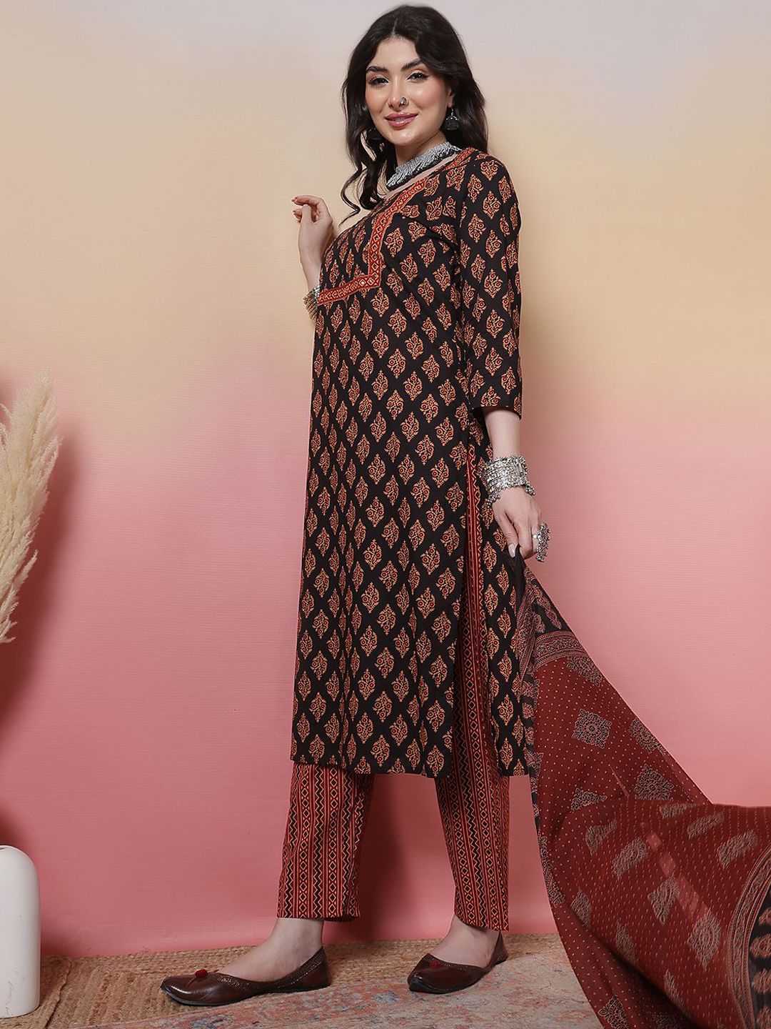 Dhiyona SN Women's Hand Floral Printed Notch Neck Pure Cotton Straight Kurta With Trouser & Dupatta