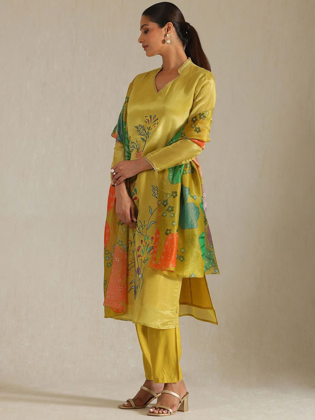 Dhiyona SO Women's Floral Printed Thread Work Mandarin Collar Straight Kurta With Trousers & Dupatta