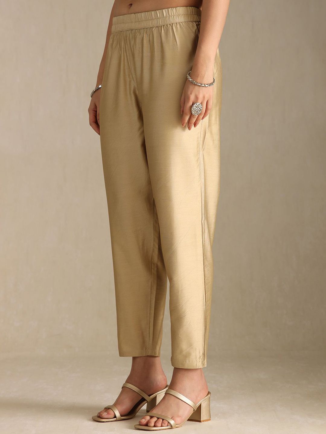Dhiyona SO Women's Floral Printed Round Neck Sequinned Straight Kurta With Trousers & Dupatta