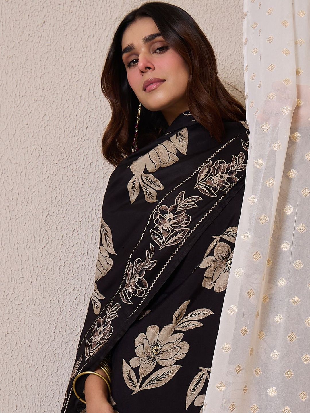 Women Floral Printed Regular Kurta With Trousers & Dupatta