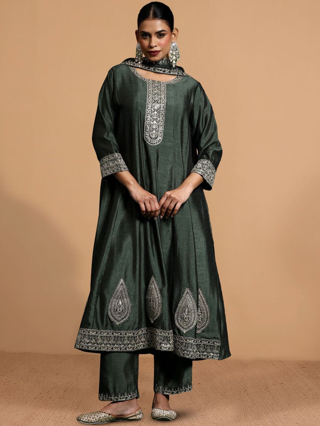 Dhiyona PD Women Zari Embroidered Round Neck Anarkali Kurta With Trouser & Dupatta