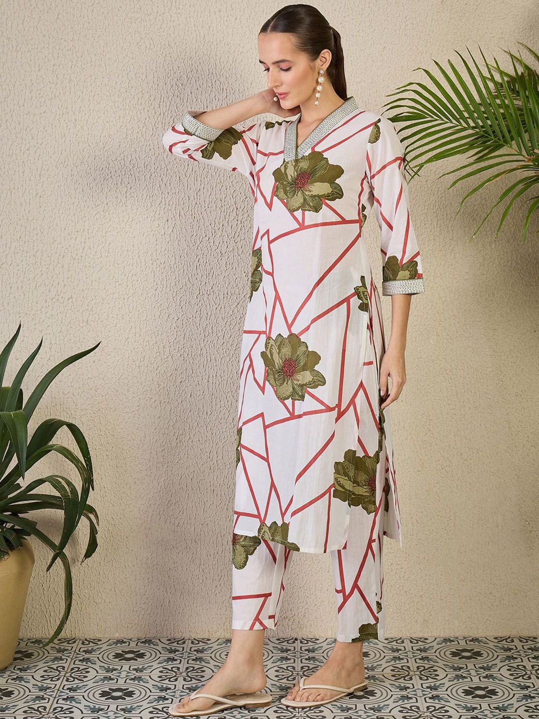 Floral Printed V-Neck Pure Cotton Straight Kurta With Trousers