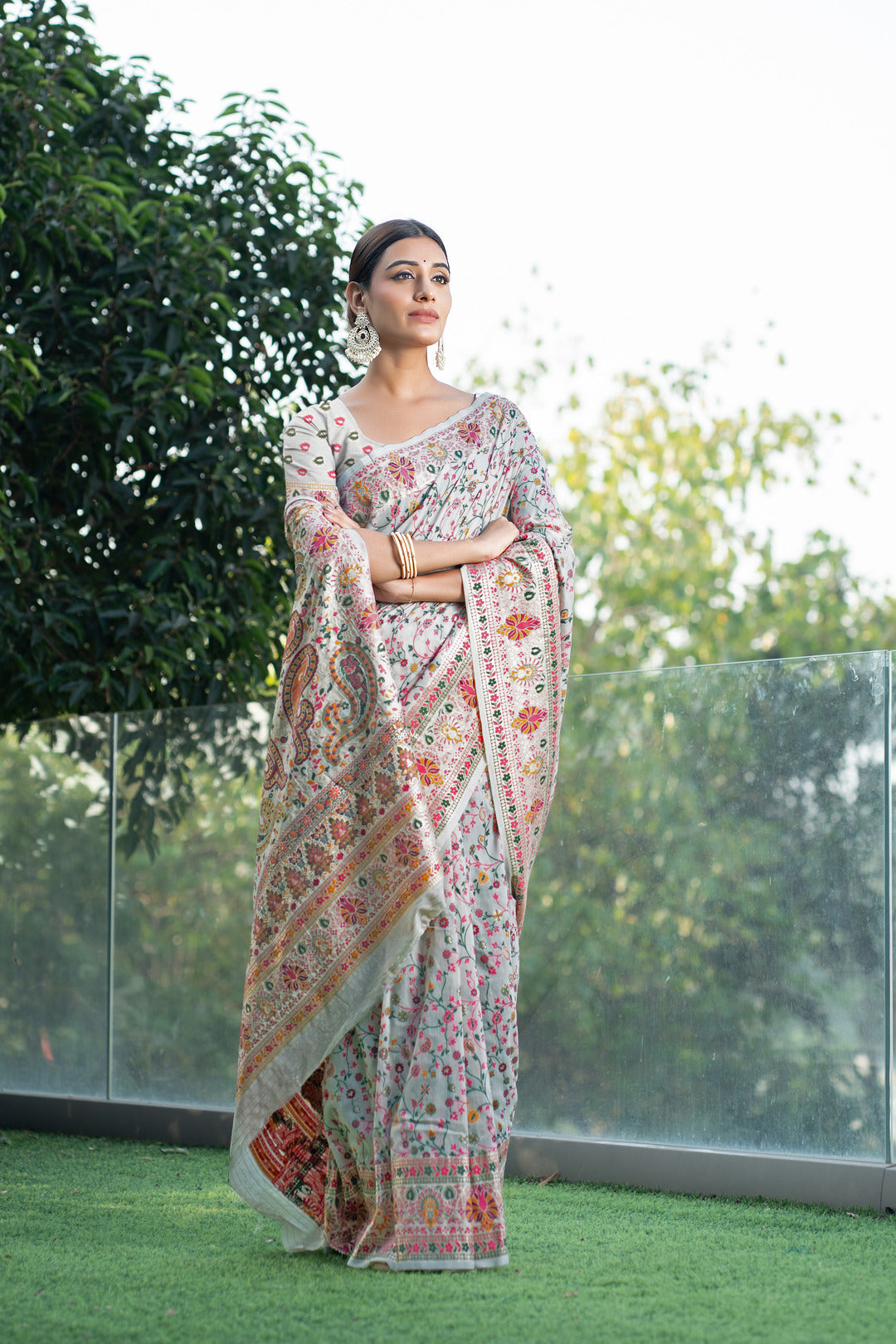 Dhiyona GR Women's Raaga Cloud White Jamewar Kashmiri Soft Modal Silk Saree