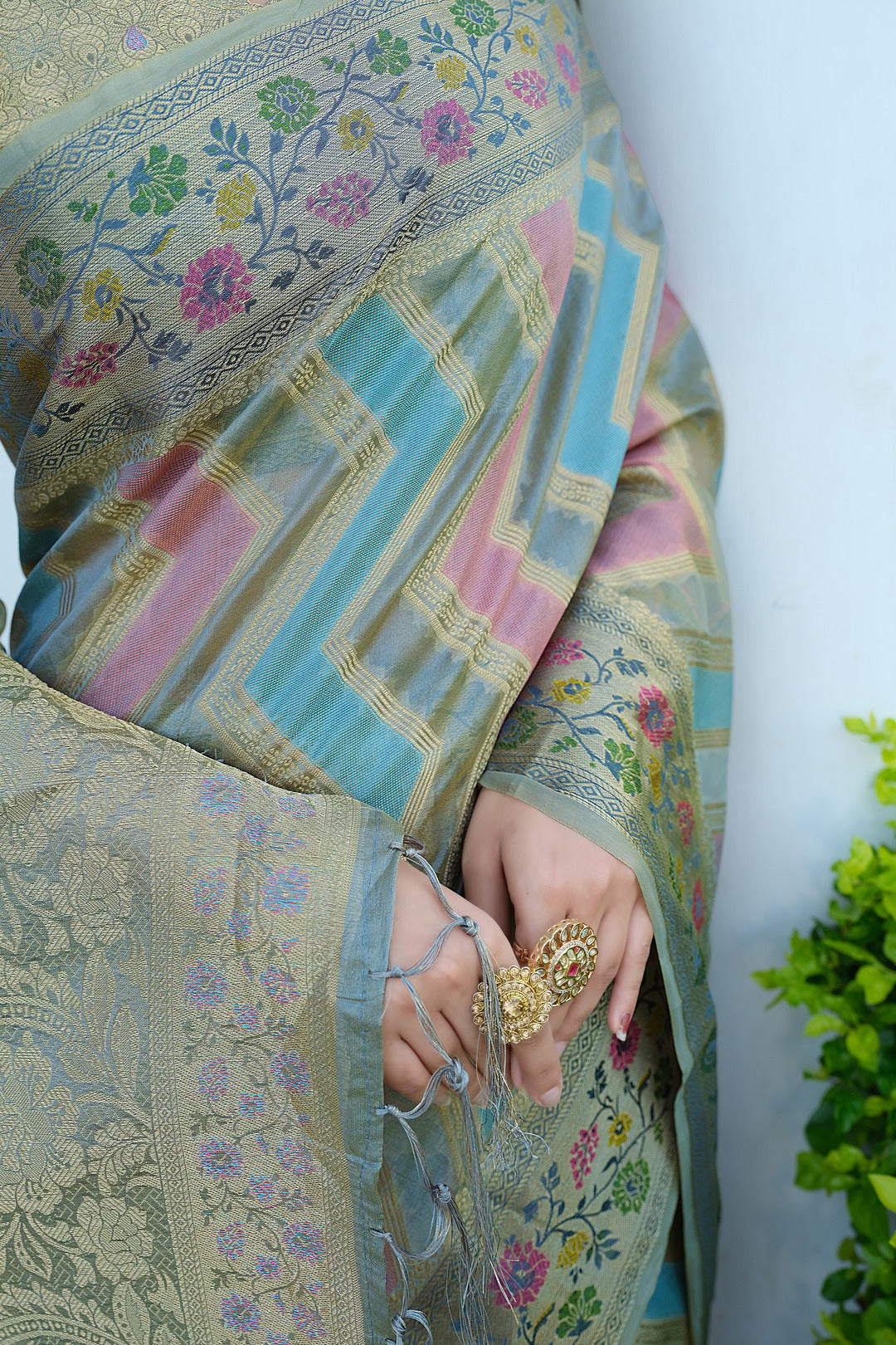 Dhiyona GR Women's Rangkat Ash Grey Leheriya Design Banarasi Organza Saree