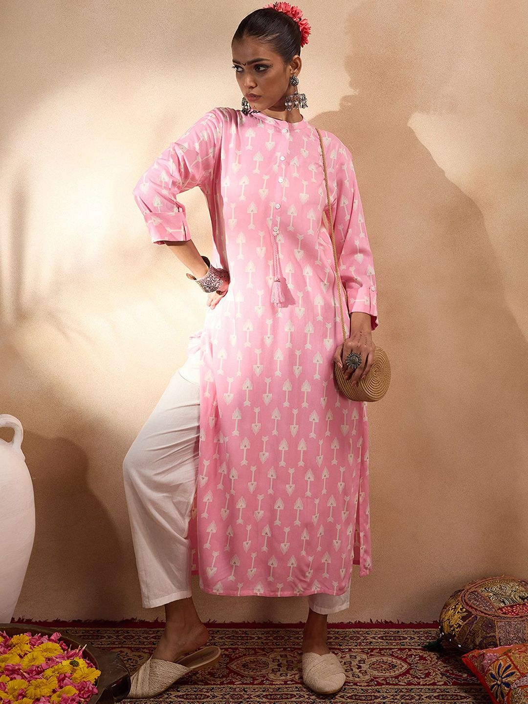 Dhiyona IE Pink and White Mandarin Collar Geometric Printed Straight Kurta