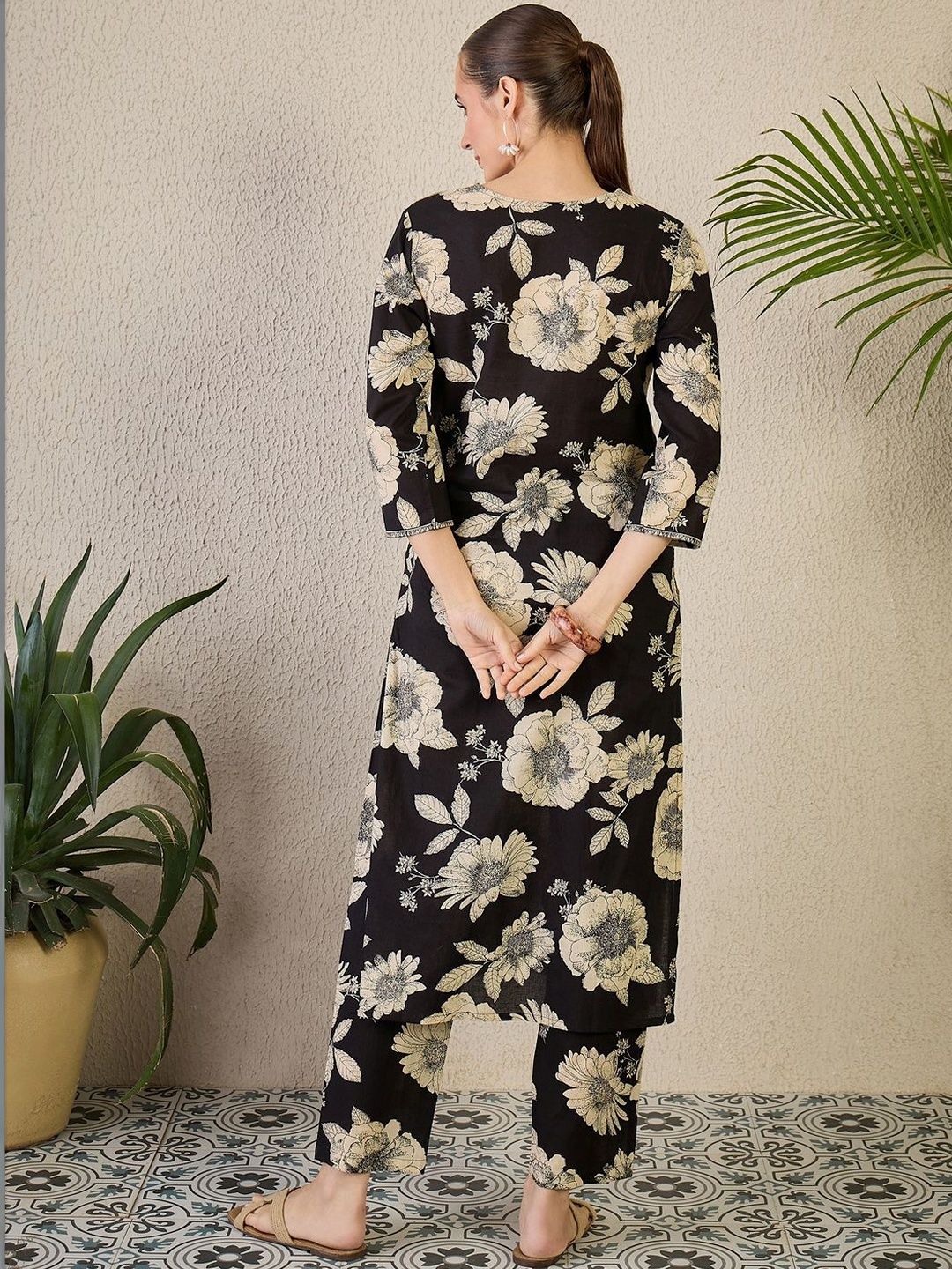 Women Floral Printed Regular Thread Work Pure Cotton Kurta with Trousers