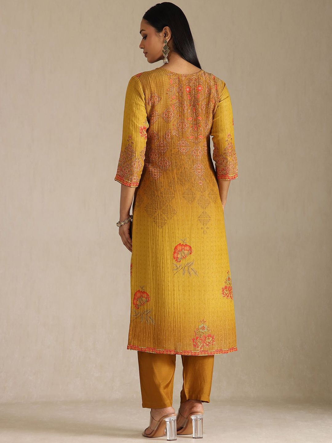 Dhiyona SO Women's Women Floral Printed Regular Beads and Stones Kurta Sets