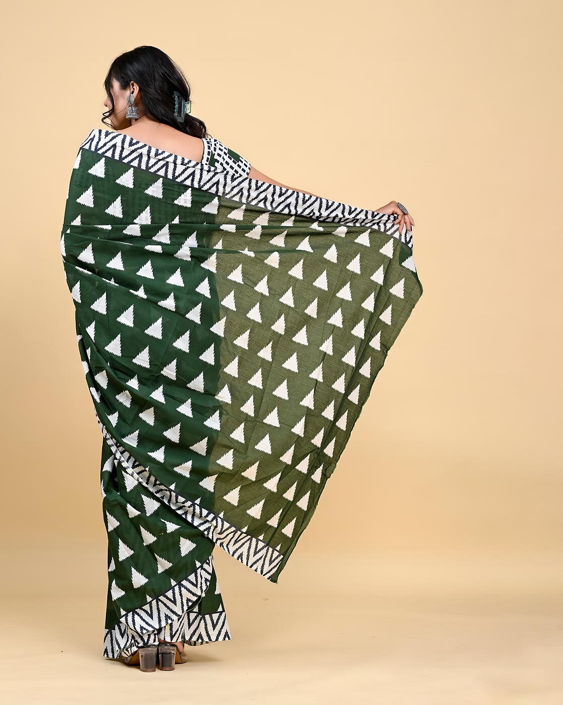 Dhiyona RV Women's Linen Blend Floral Printed Exclusive Saree With Blouse ( KVD1503 )