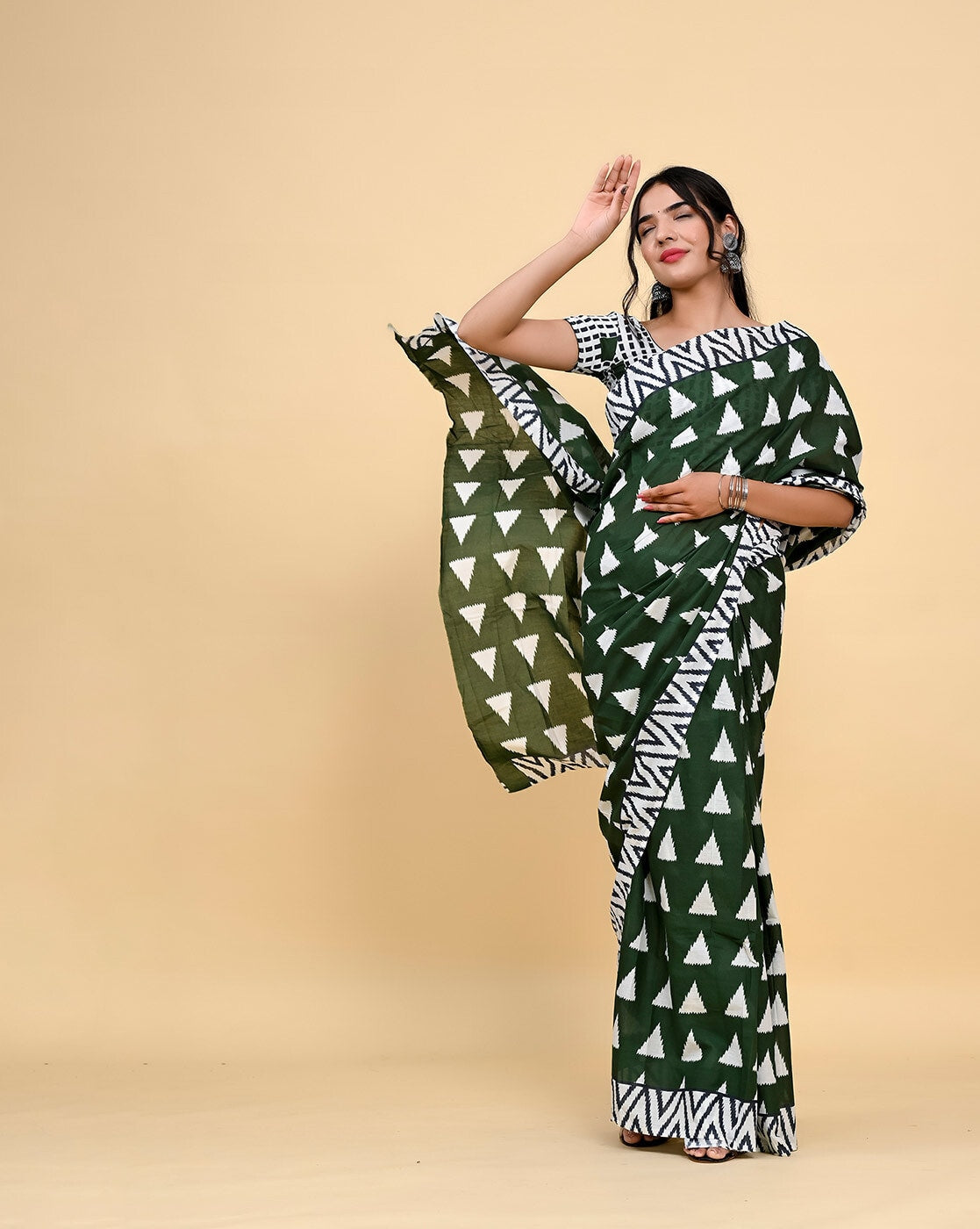 Dhiyona RV Women's Linen Blend Floral Printed Exclusive Saree With Blouse ( KVD1503 )