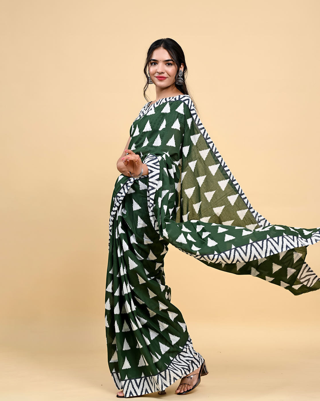 Dhiyona RV Women's Linen Blend Floral Printed Exclusive Saree With Blouse ( KVD1503 )