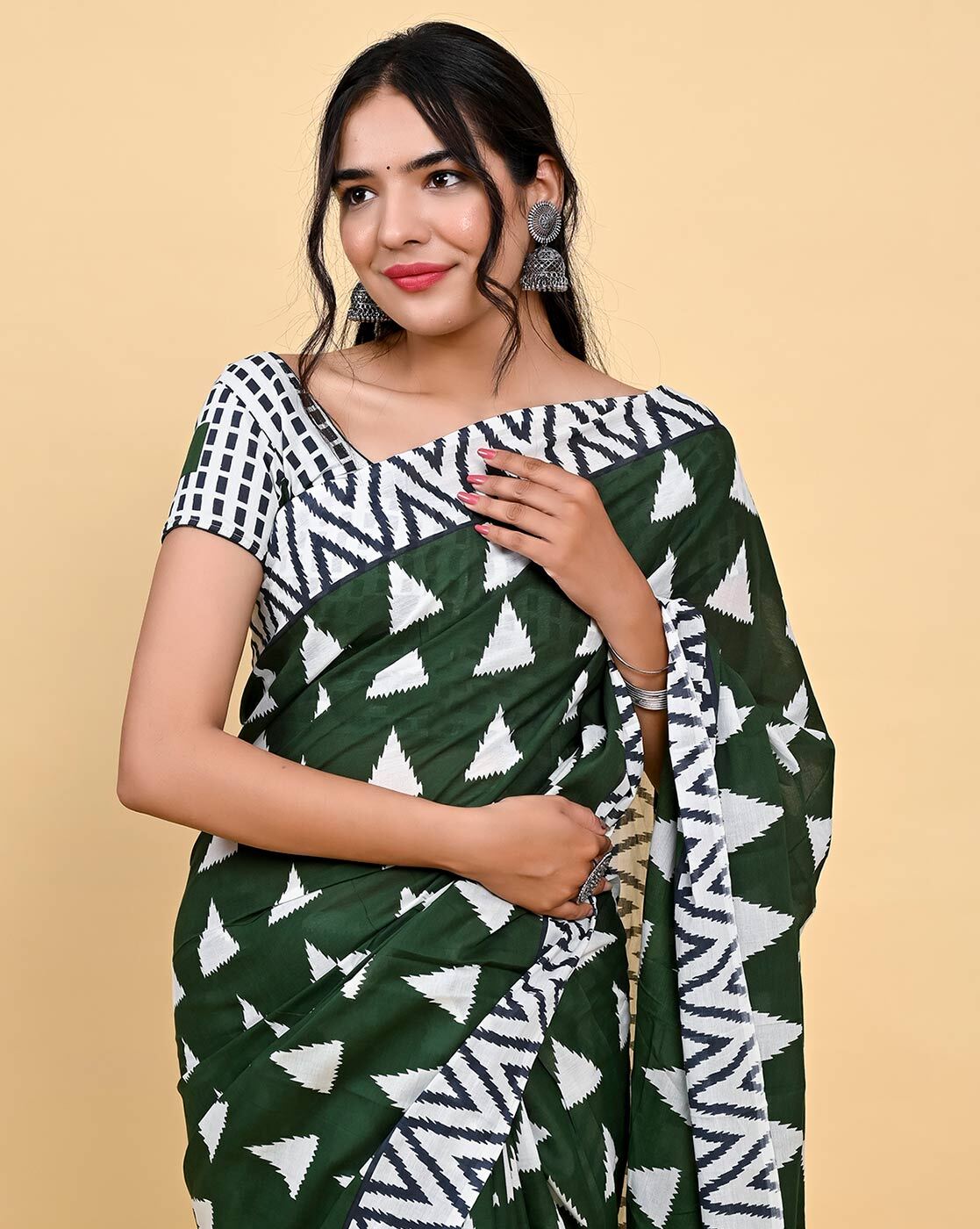 Dhiyona RV Women's Linen Blend Floral Printed Exclusive Saree With Blouse ( KVD1503 )