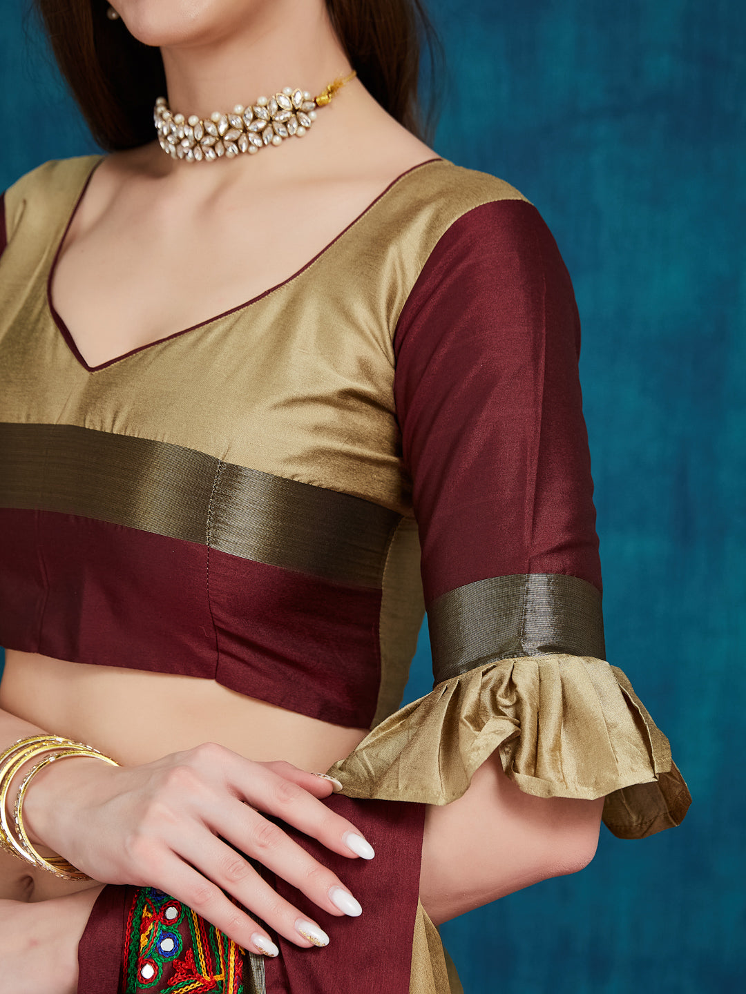 Dhiyona RV Women's Cotton Silk Heavy Kutchi Work With Peacock Design Embroidered Saree ( KVD1544 )