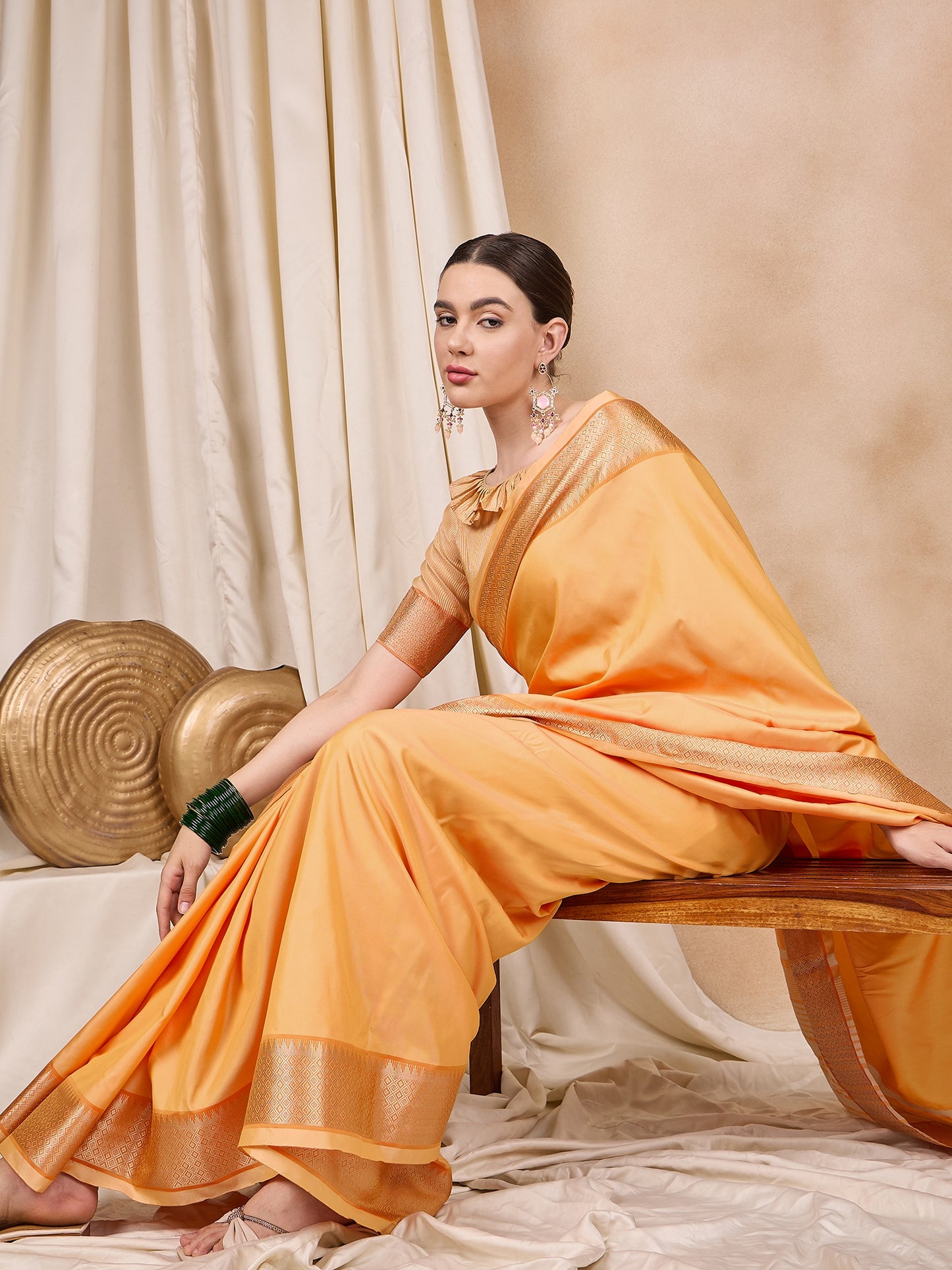 Dhiyona RV Women's Cotton Silk Solid Print With Golden Woven Border Saree ( KVD2138 )