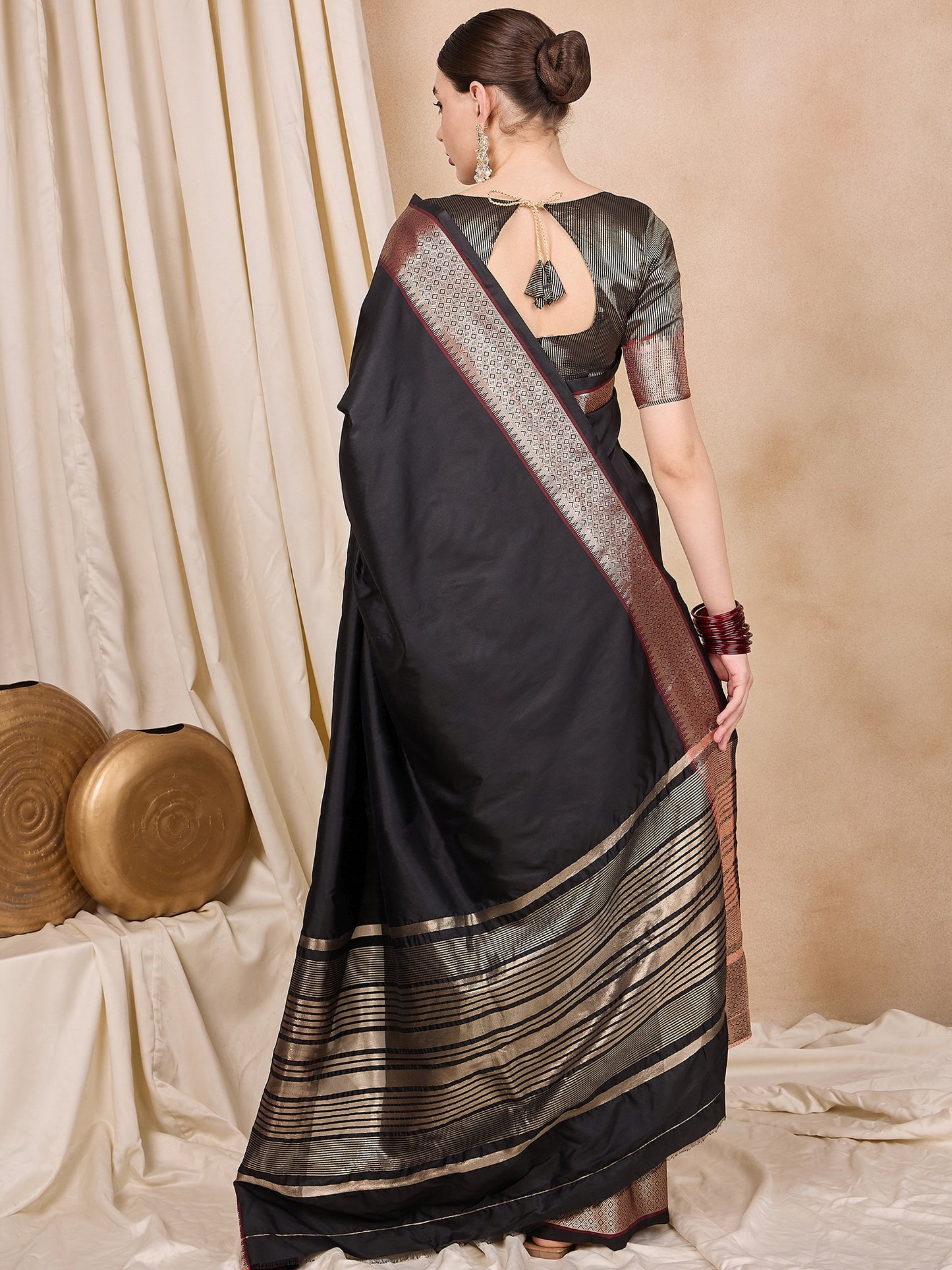 Dhiyona RV Women's Cotton Silk Solid Print With Golden Woven Border Saree ( KVD2140 )