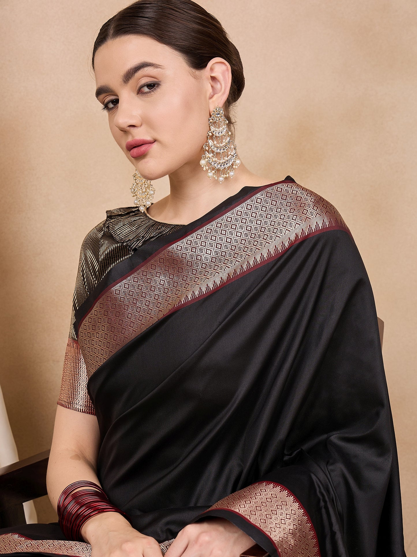 Dhiyona RV Women's Cotton Silk Solid Print With Golden Woven Border Saree ( KVD2140 )