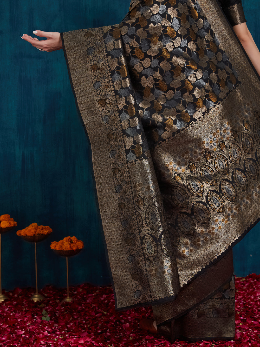 Dhiyona RV Women's Kanjivaram Silk Woven With Golden Woven Border Saree ( KVD2154 )