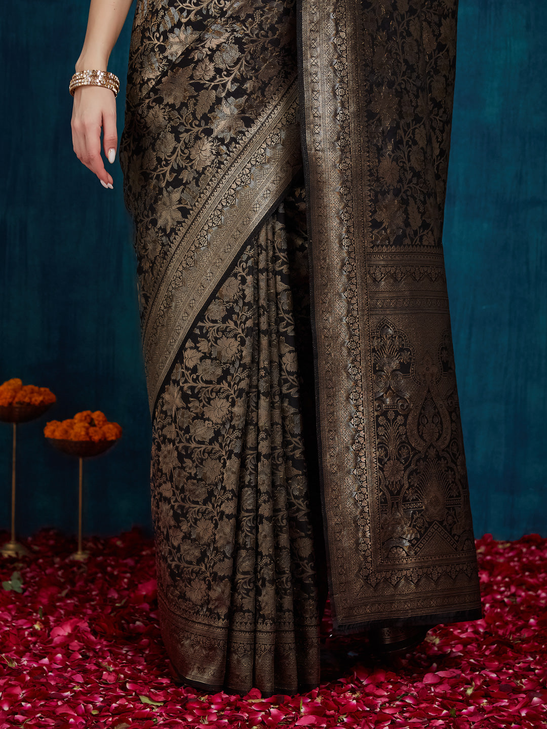 Dhiyona RV Women's Kanjivaram Silk Woven With Golden Woven Border Saree ( KVD2158 )