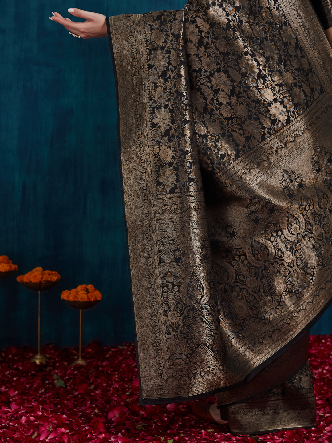 Dhiyona RV Women's Kanjivaram Silk Woven With Golden Woven Border Saree ( KVD2158 )