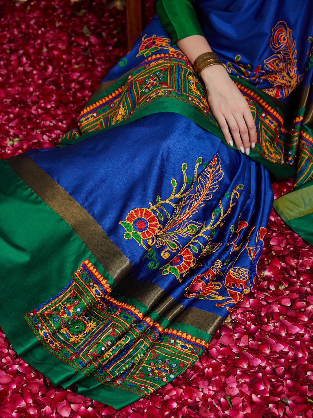 Dhiyona RV Women's Cotton Silk Heavy Kutchi Work With Peacock Design Embroidered Saree ( KVD862 )