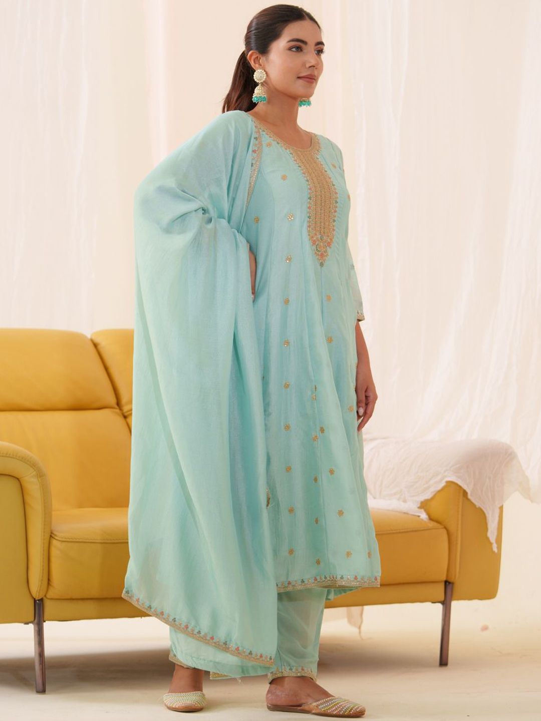 Dhiyona PD Women Floral Embroidered Anarkali Kurta With Trousers & Dupatta