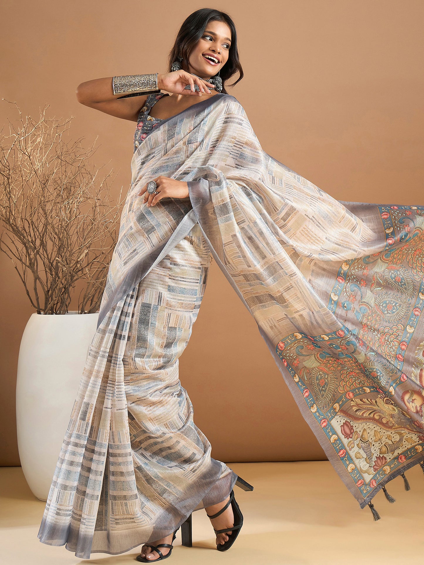 Women's Organza Off White Printed Designer Saree With Blouse Piece