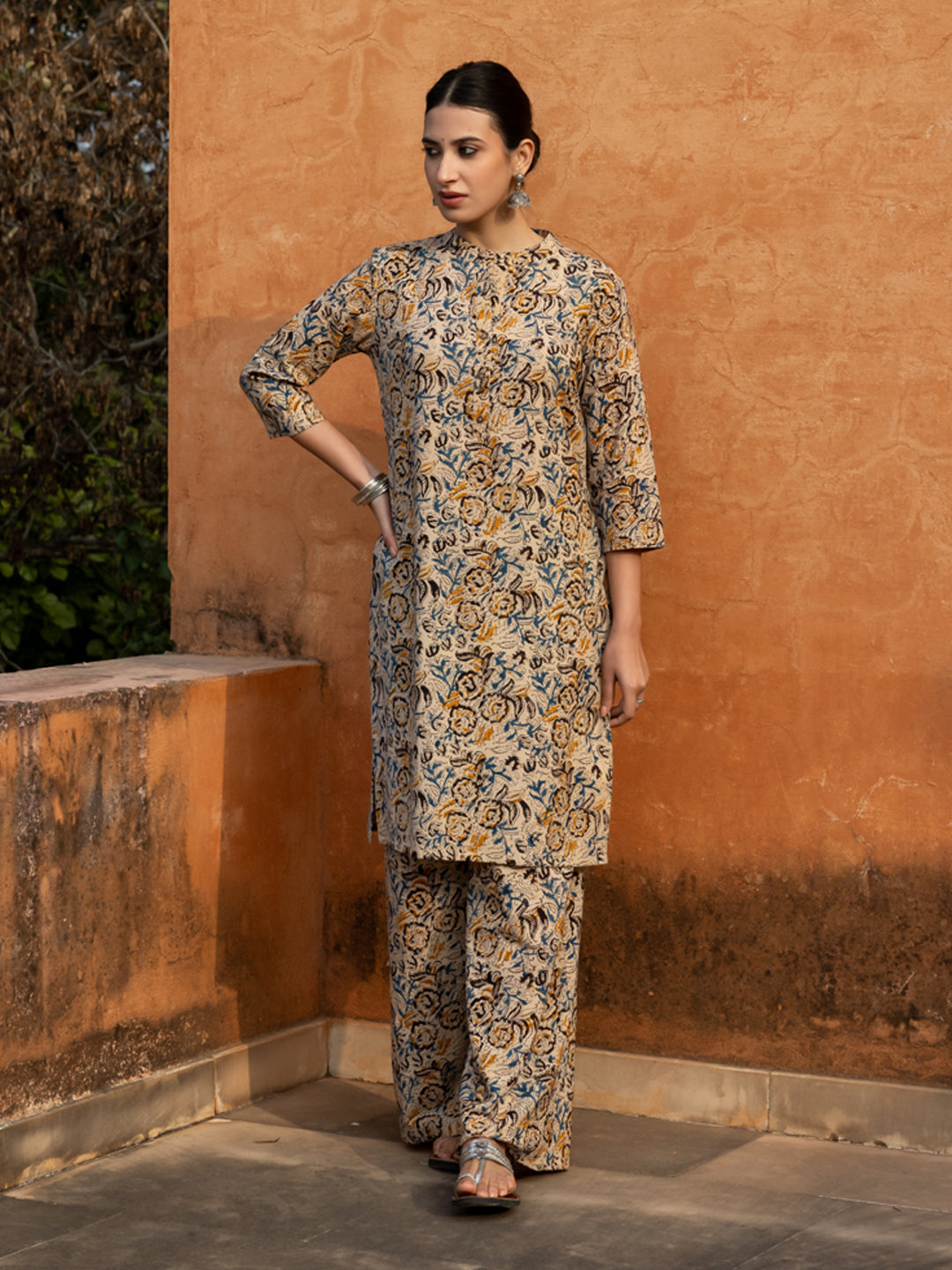 Dhiyona FL Women's Beige Floral Print Cotton Straight Kurta Set