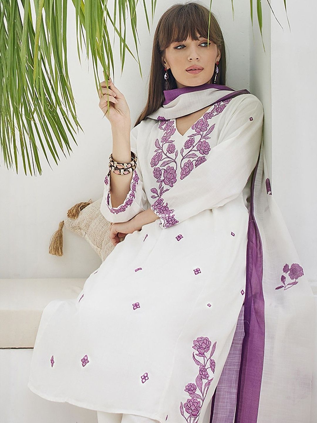 Women Floral Embroidered Thread Work A-Line Kurta & Trousers With Dupatta