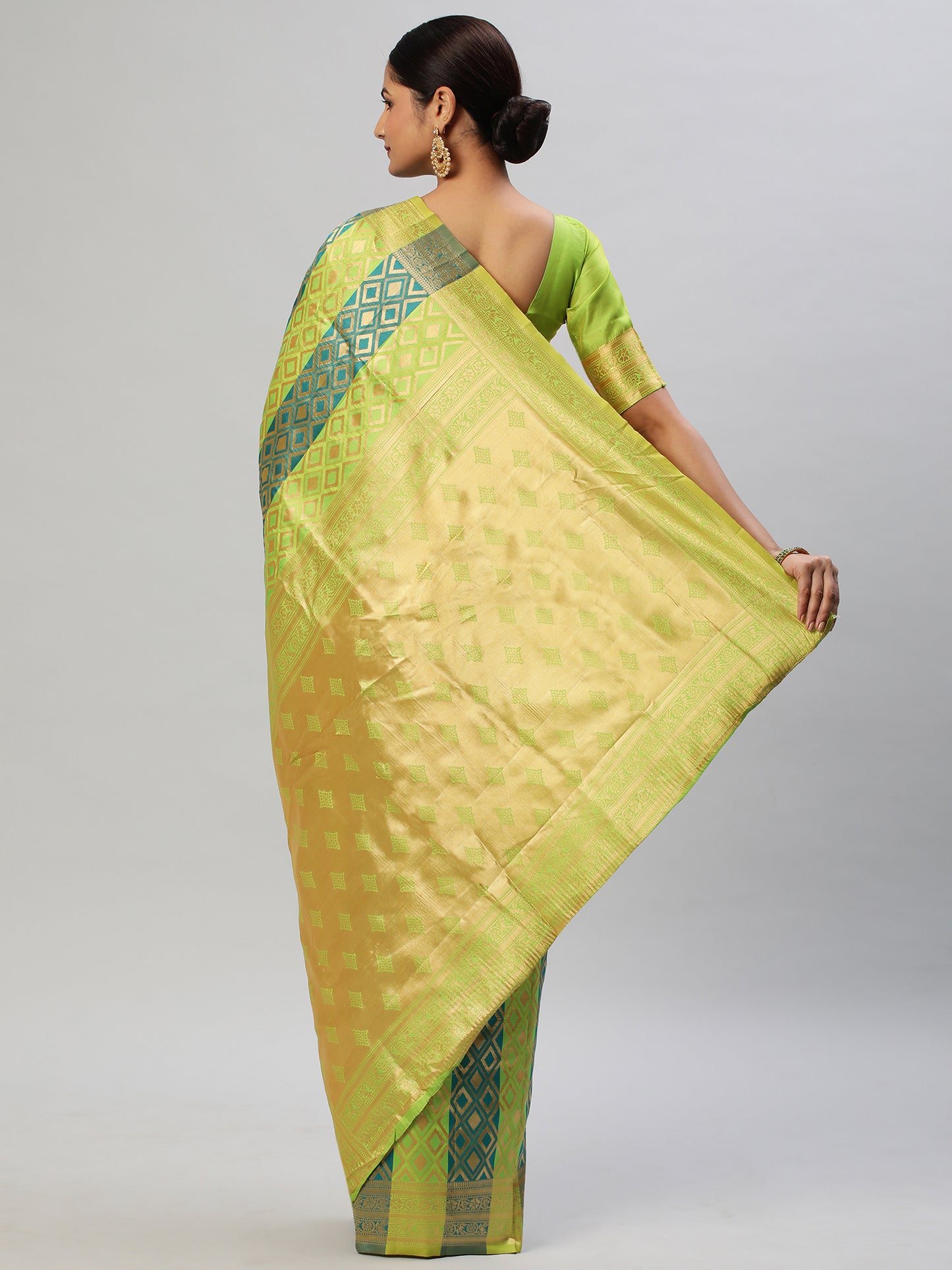 Women's Silk Blend Green Woven Design Designer Saree With Blouse Piece