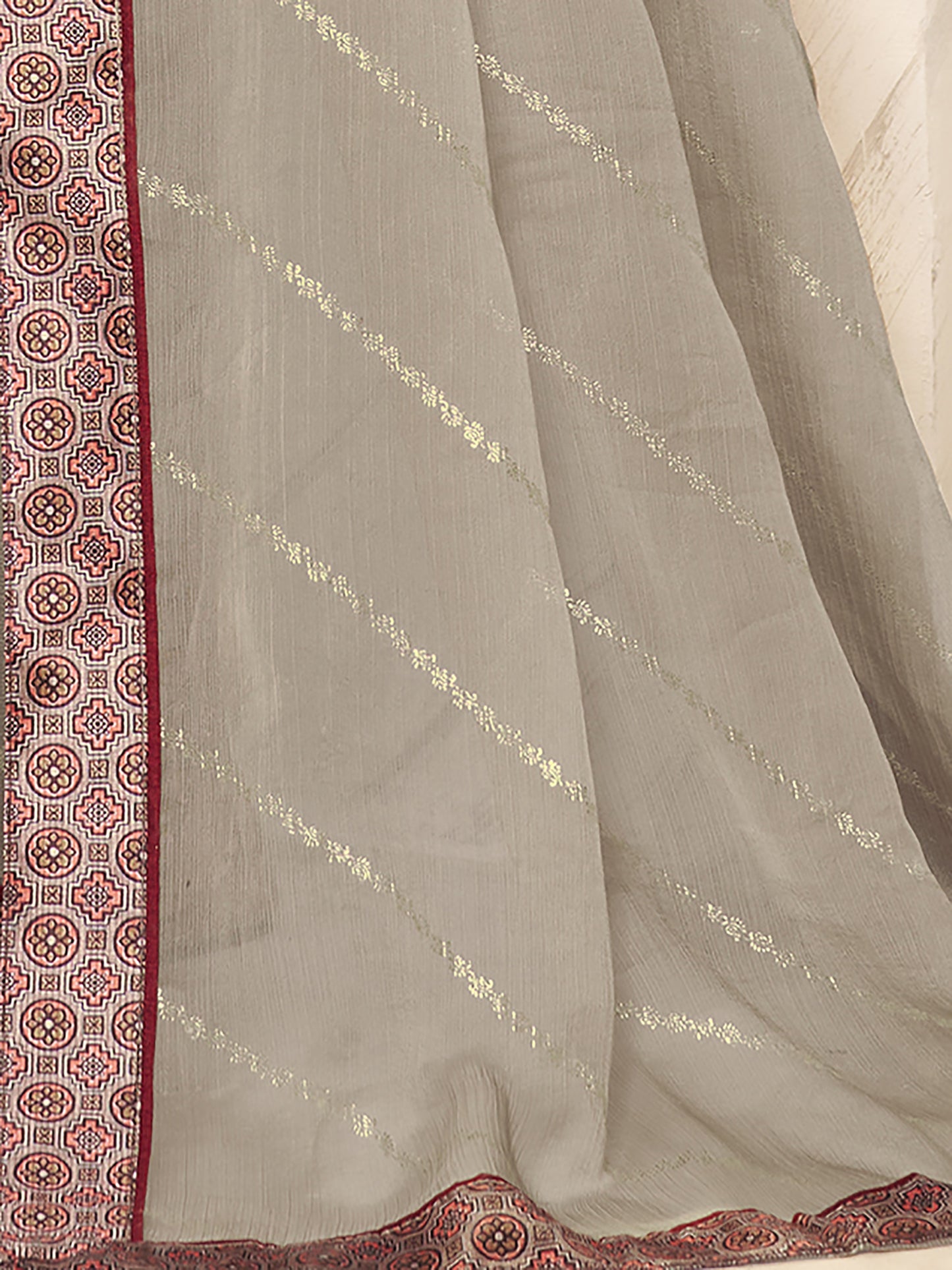Women's Chiffon Grey Embellished Designer Saree With Blouse Piece