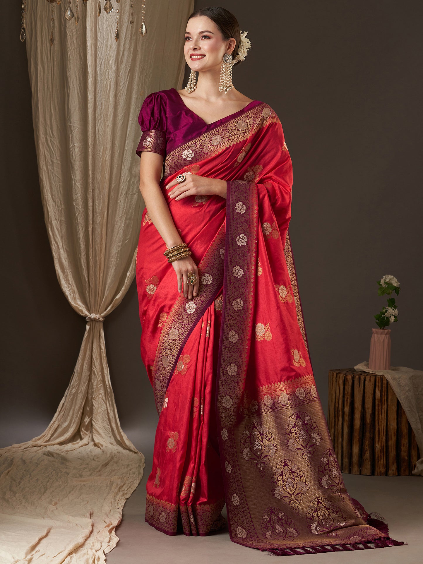 Women's Silk Blend Pink Woven Design Designer Saree With Blouse Piece