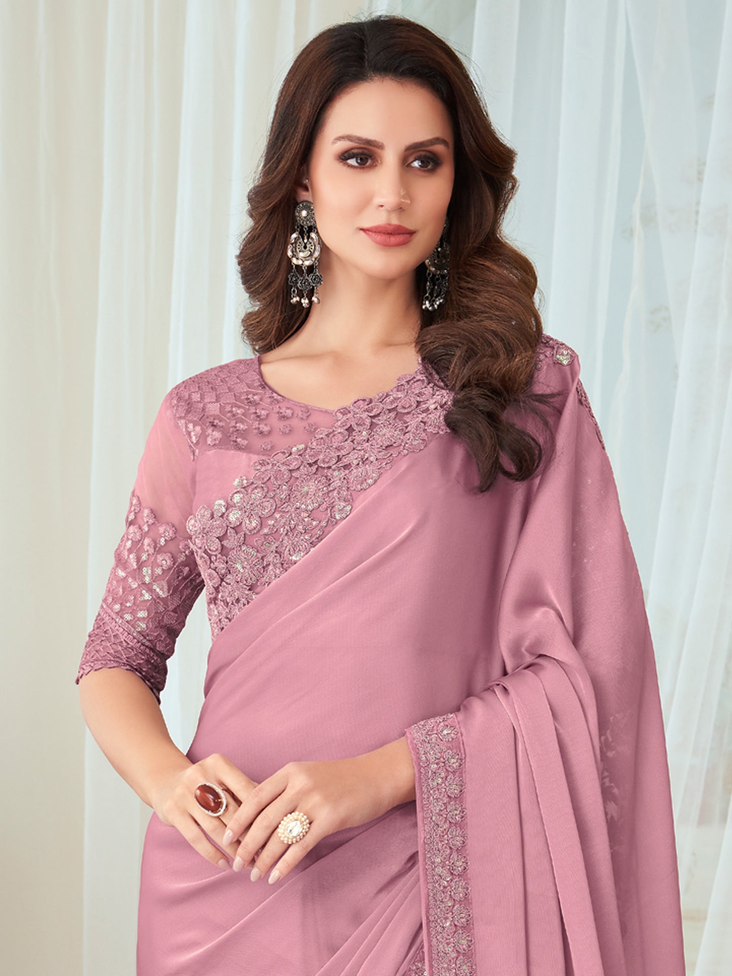 Women's Silk Blend Mauve Embellished Designer Saree With Blouse Piece