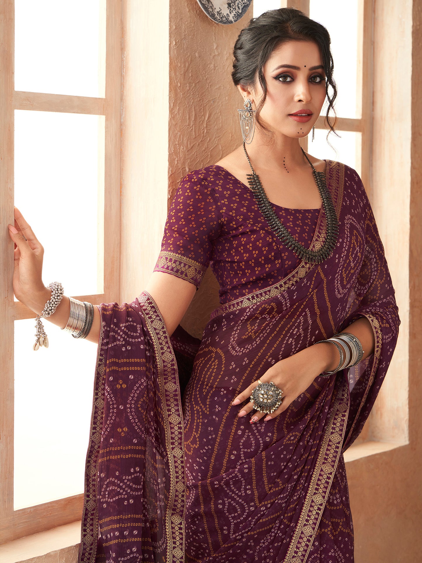 Women's Chiffon Purple Embellished Designer Saree With Blouse Piece
