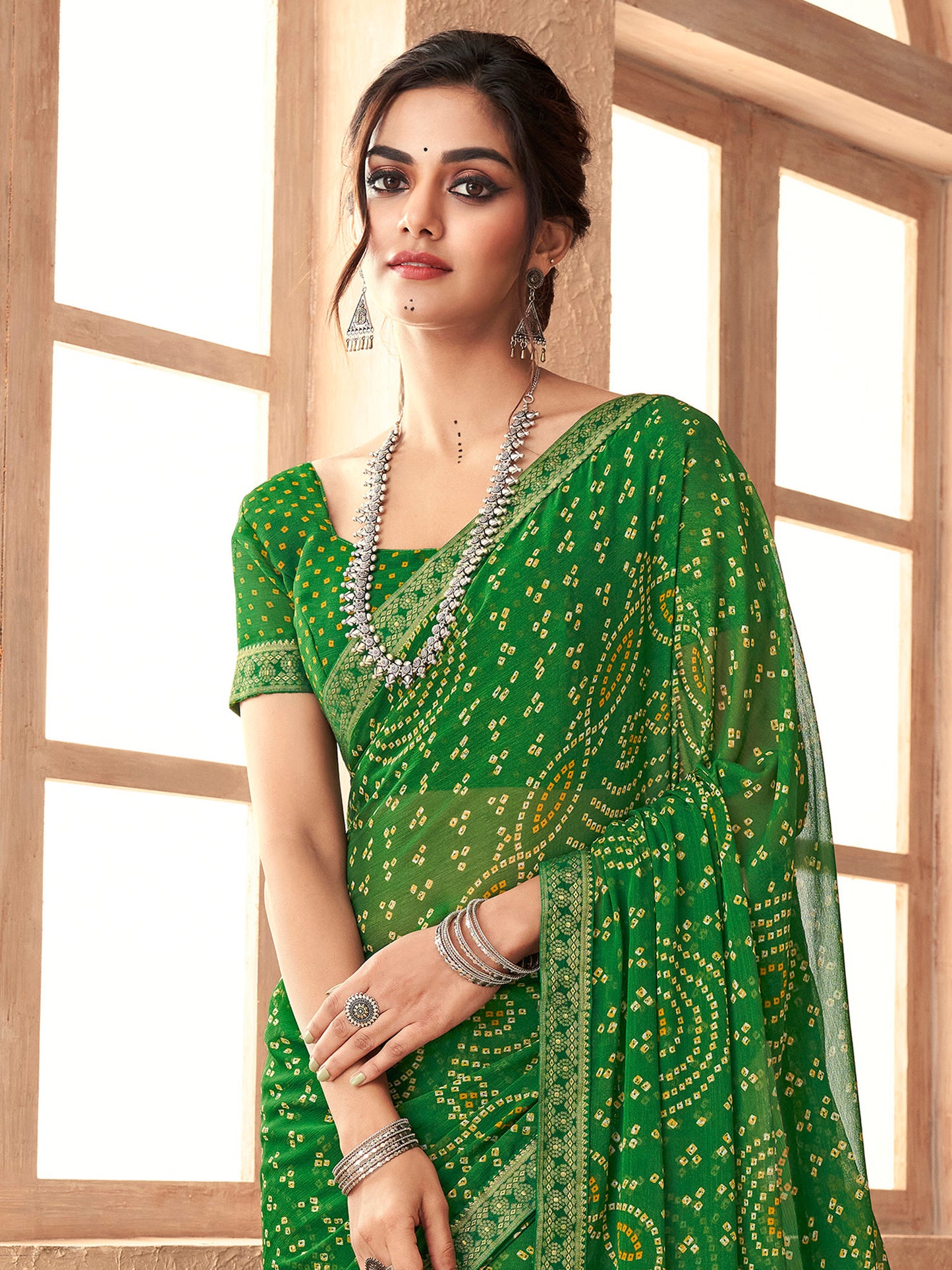 Women's Chiffon Green Embellished Designer Saree With Blouse Piece