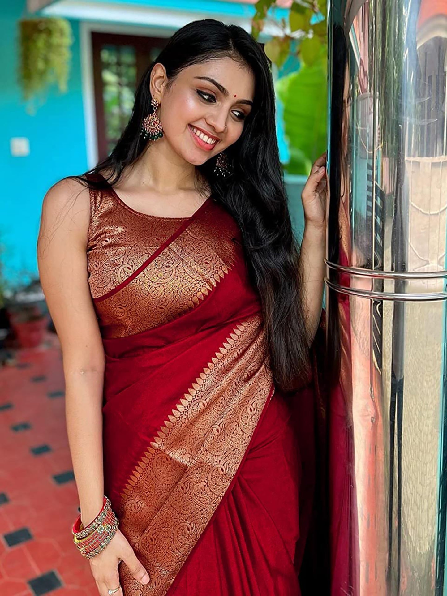 Women's Silk Blend Maroon Woven Design Designer Saree With Blouse Piece